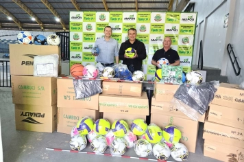 ARAPOTI RECEBE KITS ESPORTIVOS