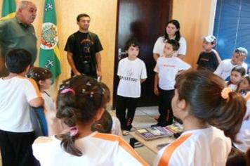 Prefeitura recebe visita de estudantes