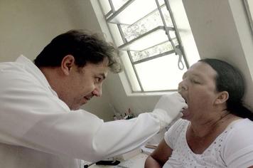 Campanha contra o cÃ¢ncer bucal: aproximadamente 600 exames jÃ¡ foram realizados este ano