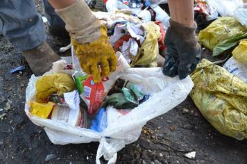 Prefeitura inicia transporte de trabalhadores da reciclagem