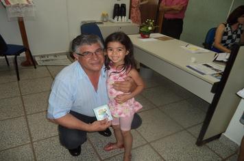 Creche Nosso Cantinho visita o gabinete do prefeito