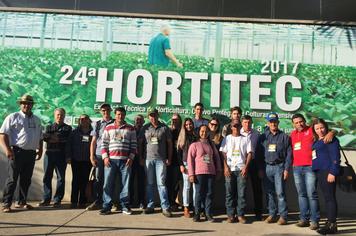 Produtores de Arapoti visitam 24Âª HORTITEC