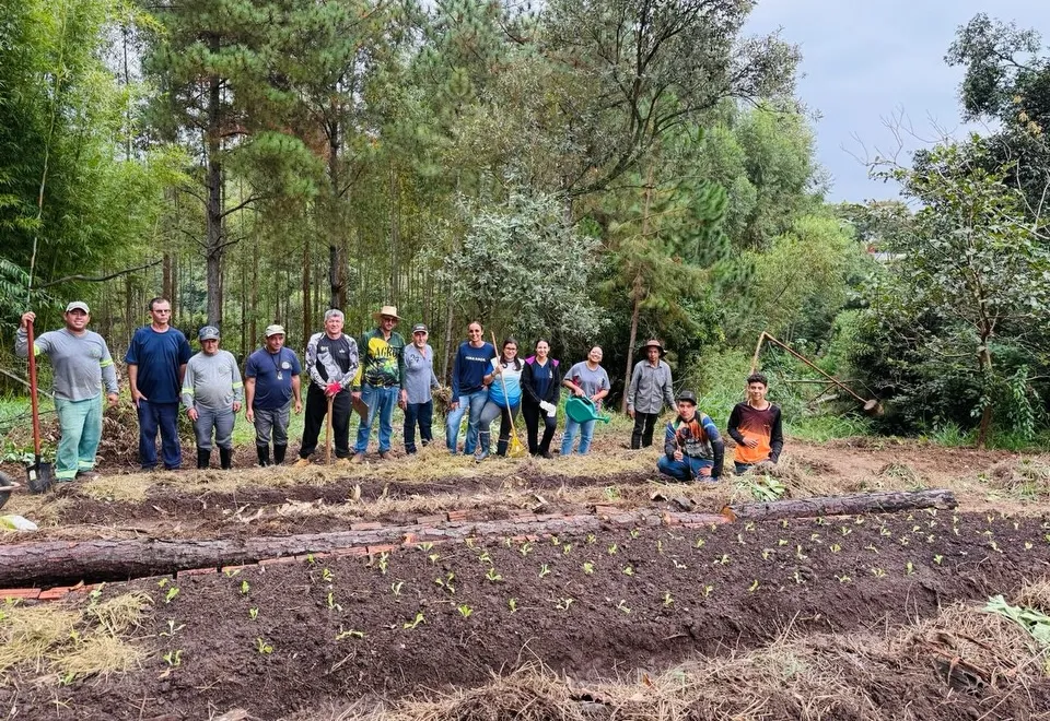 ITAIPU E ESCOLA MUNICIPAL DO CERRADO SE UNEM EM HORTA COMUNITÁRIA
