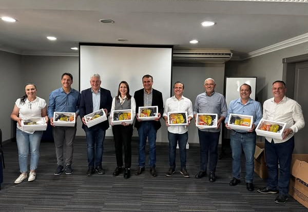 PREFEITO IRANI BARROS É ELEITO TESOUREIRO DA ACISPAR