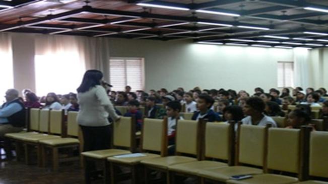Palestra sobre abuso sexual de crianÃ§as e adolescentes marca as atividades do dia 18 de maio