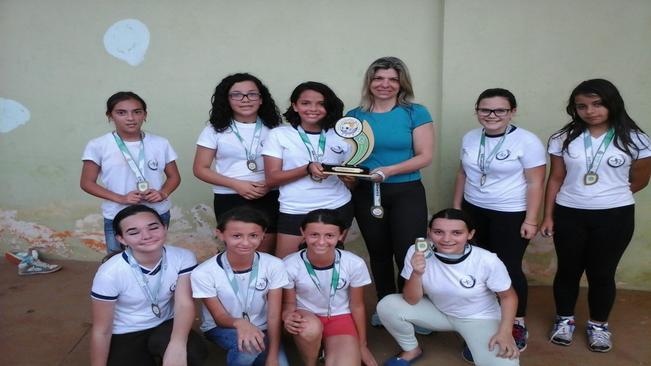 OS CAMPEÃ?ES DE QUEIMADA E FUTSAL DO JEMA 2015