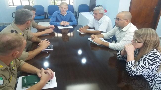 Prefeita se reÃºne com representantes do Corpo de Bombeiros