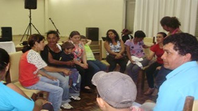 CRAS promove reuniÃ£o para orientaÃ§Ã£o familiar