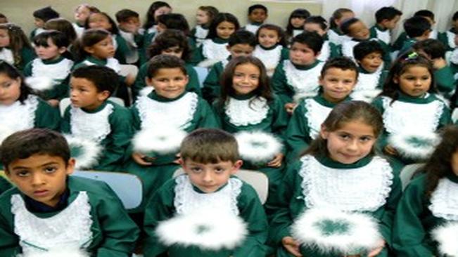 CrianÃ§as do PrÃ© Escolar ganham primeiro diploma