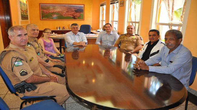 PM recebe viatura e aumento de contingente