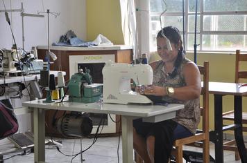UsuÃ¡rios do CRAS aprendem novas habilidades em oficinas artÃ­sticas e profissionais
