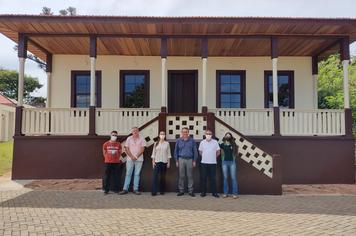 Prefeito visita Casarão do Jardim Ceres para vistoriar conclusão da obra