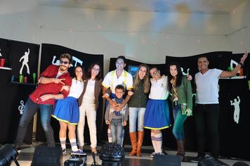 Teatro alerta para os perigos que podem estar escondidos na internet