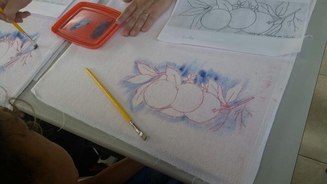 Alunos de escolas municipais participam de curso de pintura 