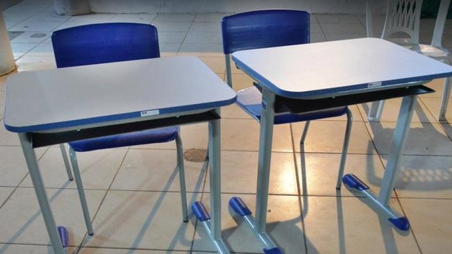 Escolas municipais recebem carteiras novas
