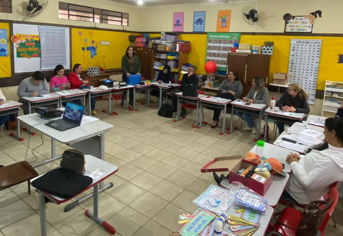 PROFESSORES PARTICIPAM DE FORMAÇÃO PEDAGÓGICA 