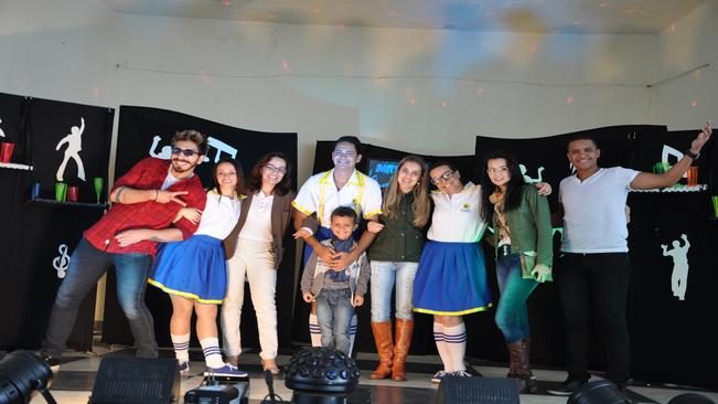 Teatro alerta para os perigos que podem estar escondidos na internet