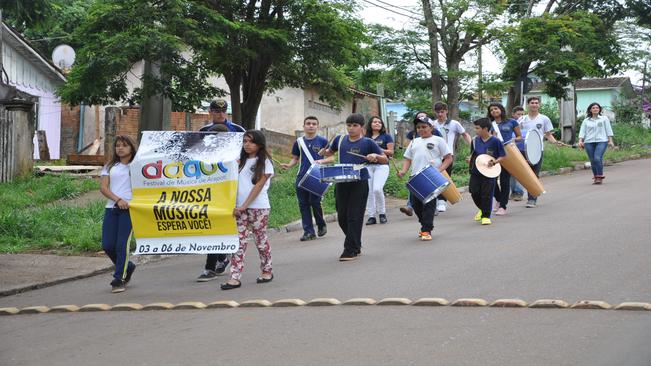 DAQUI â?? FESTIVAL DE MÃ?SICA COMEÃ?A HOJE