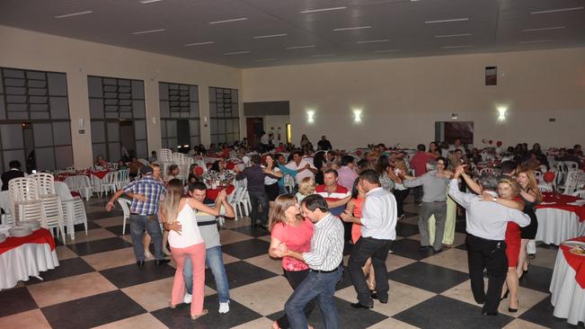 Professores celebram seu dia em jantar de confraternizaÃ§Ã£o